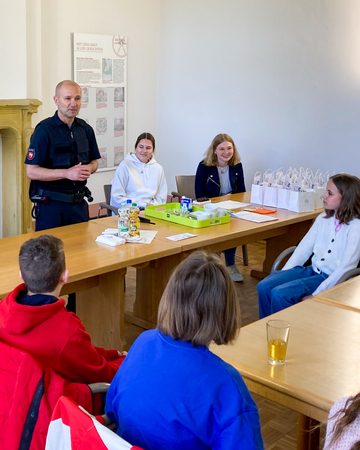 Wachtmeister erklärt seinen Beruf