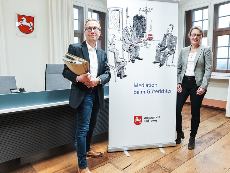 Das Foto (von Irene Rosenzweig) zeigt Richter am Amtsgericht Frank Teckemeyer und Direktorin des Amtsgerichts Susanne Kirchhoff.