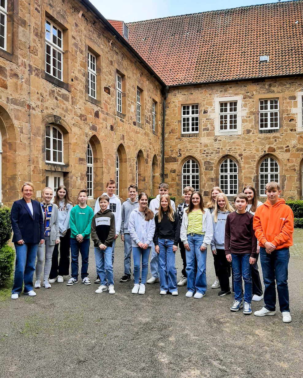 Kindes des Zukunftstages im Innenhof des Amtsgerichts