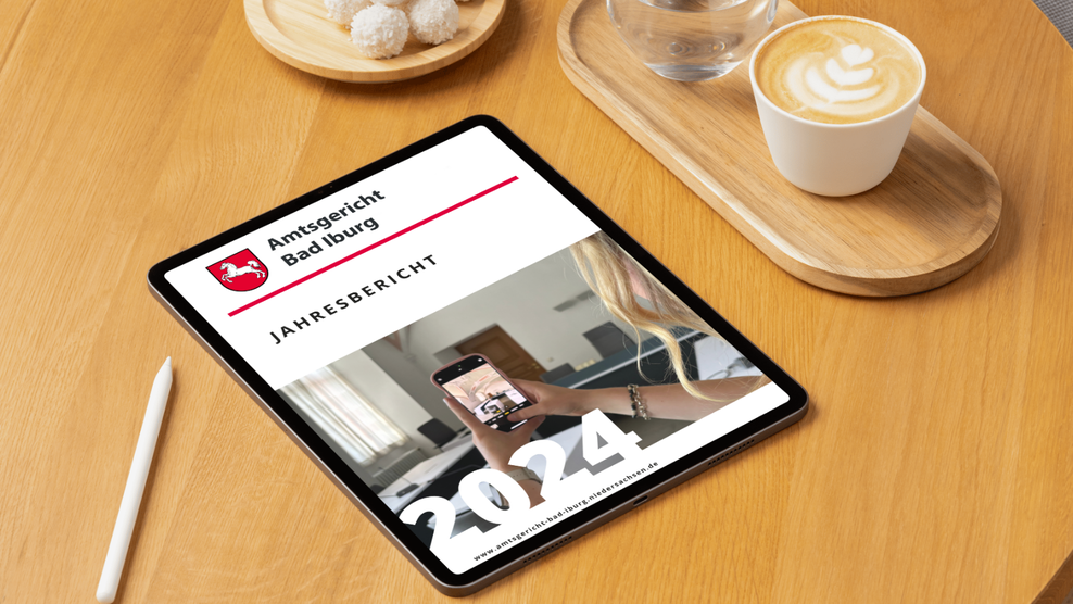 Deckblatt des Jahresbericht 2024 auf dem IPad