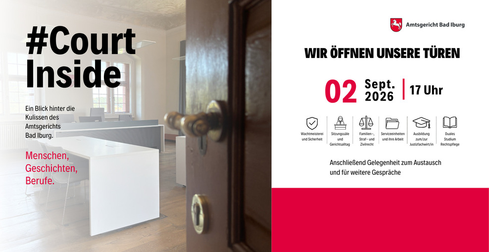 Einblick in den Gerichtssaal durch die geöffnete Tür